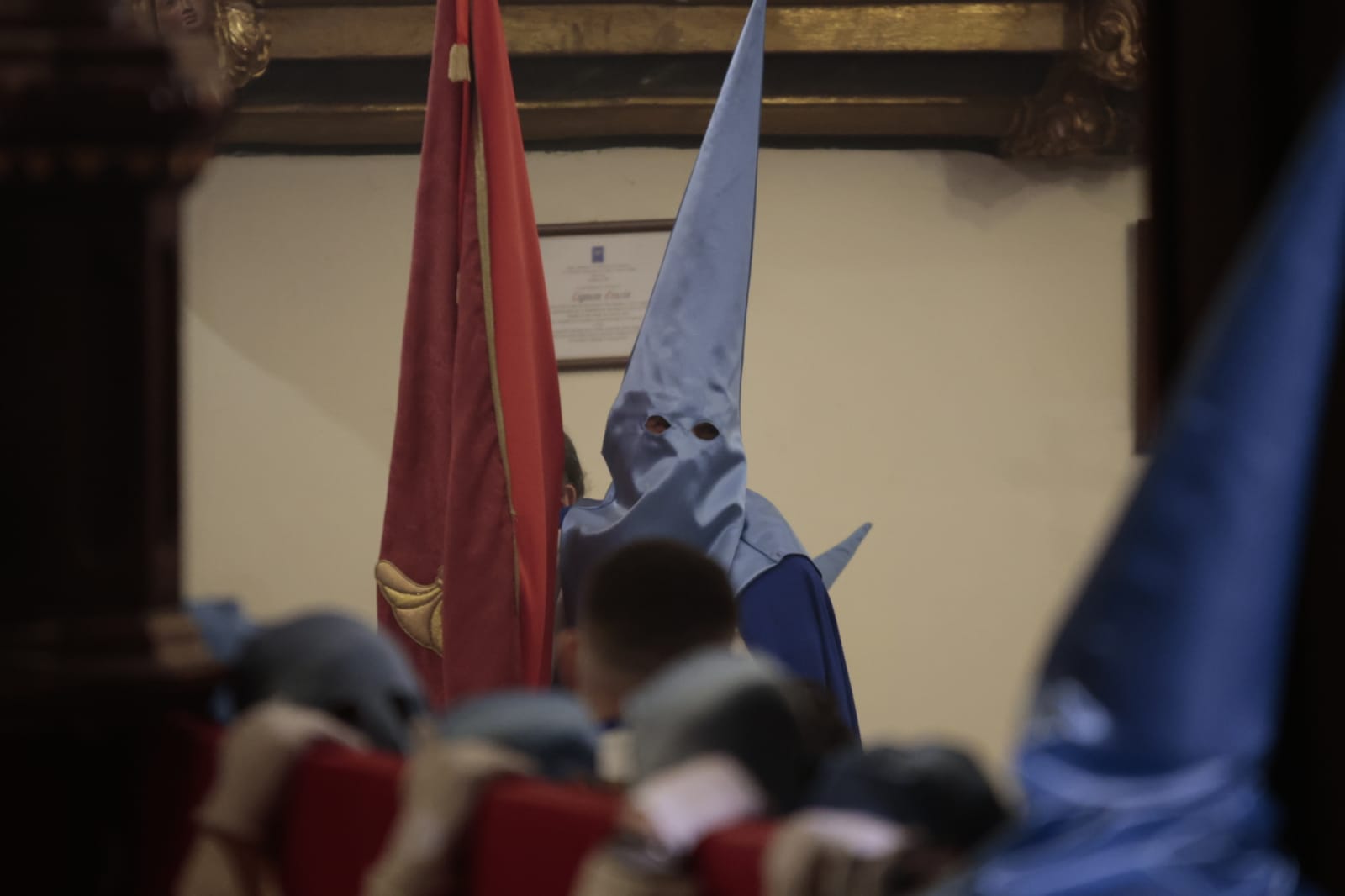 El silencio envuelve la procesión del Cristo de los Doctrinos y la Virgen de la Amargura