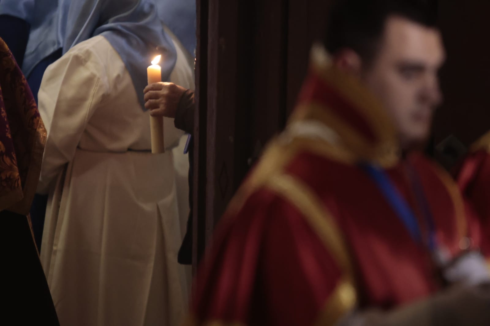 El silencio envuelve la procesión del Cristo de los Doctrinos y la Virgen de la Amargura