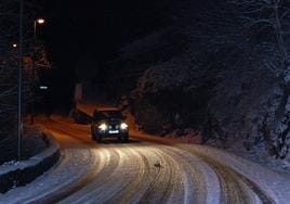Nieve en la carretera de Béjar a Candelario.