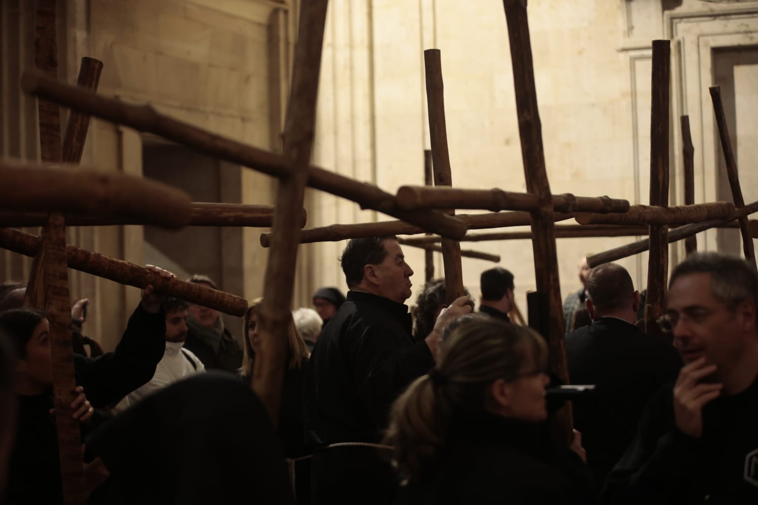 El Santísimo Cristo de la Luz procesiona dentro de la Clerecía tras la cancelación