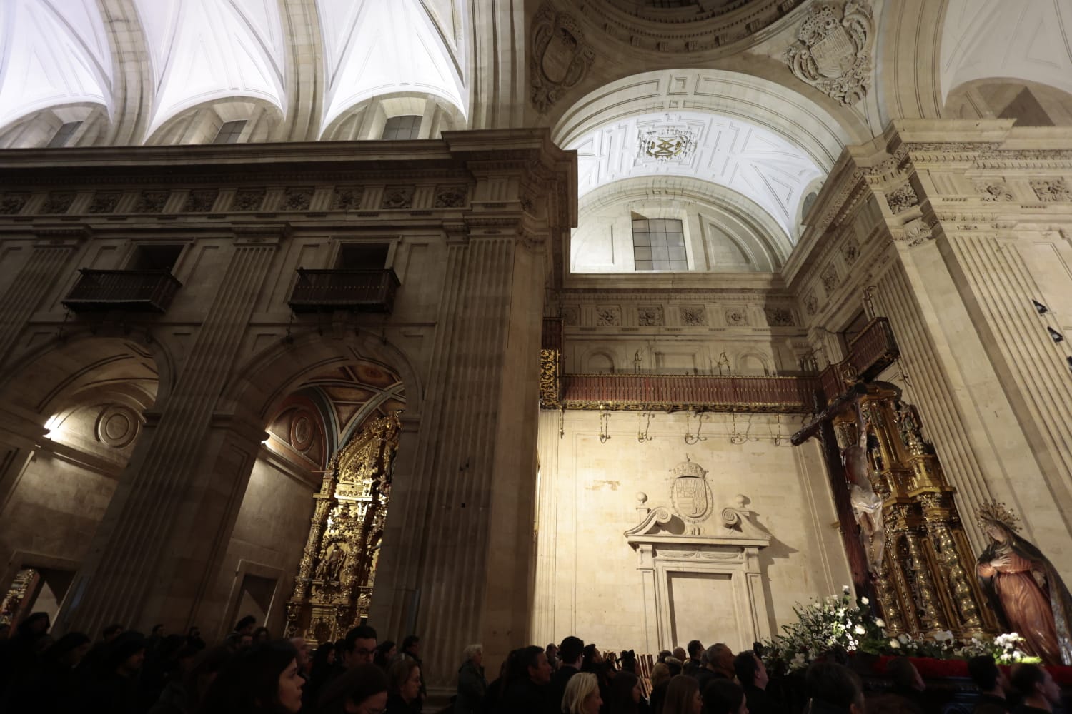 El Santísimo Cristo de la Luz procesiona dentro de la Clerecía tras la cancelación