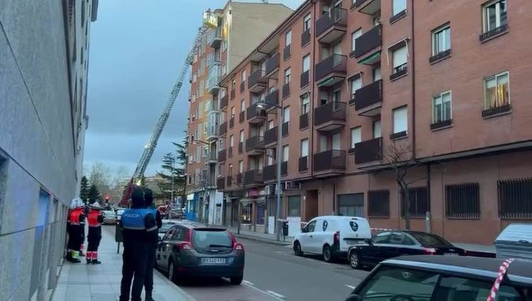 Así ha sido el derribo controlado en un edificio en Salamanca