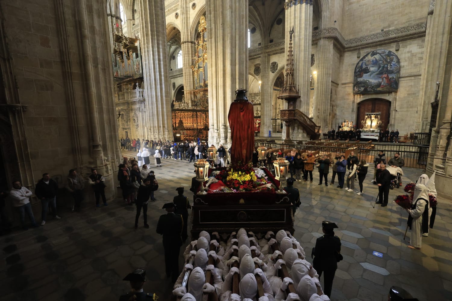 Jesús del Vía Crucis tampoco logra salir de la Catedral