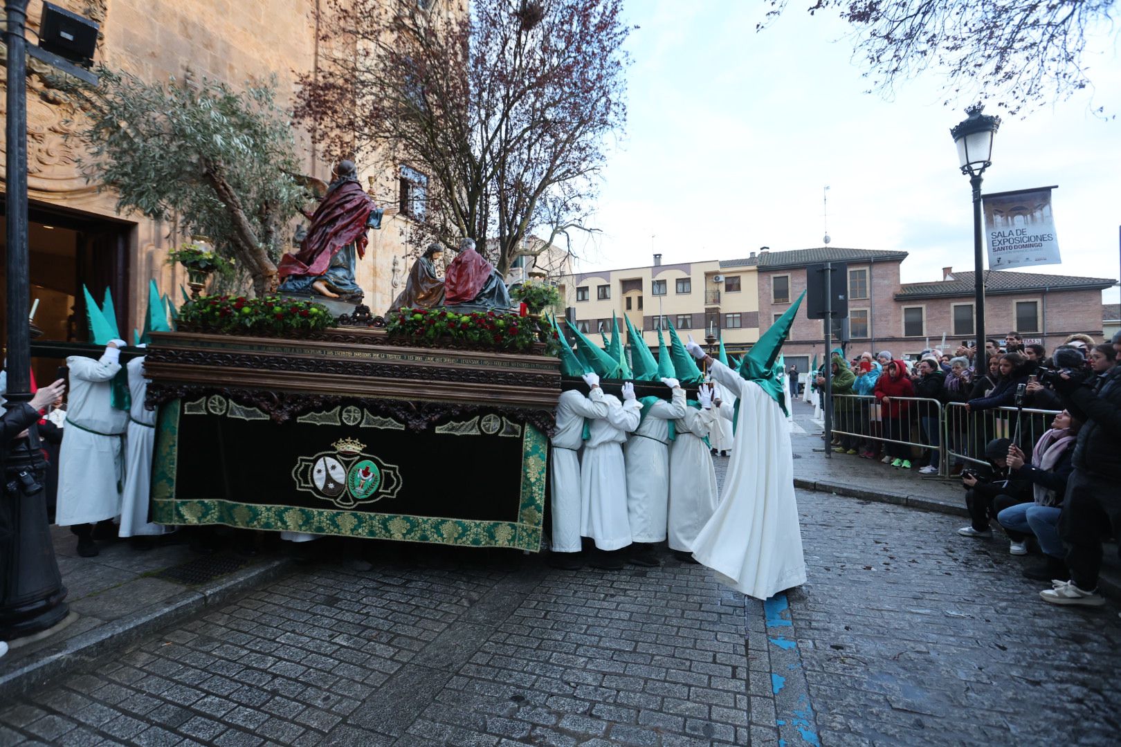 El mal tiempo no dificulta la salida de La Oración de Jesús