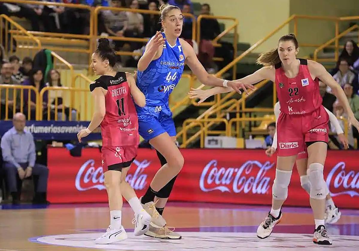 Hatar, en la primera vuelta ante el Araski.