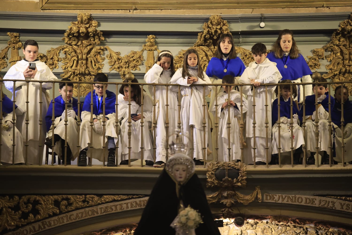 Encuentro privado entre Jesús Resucitado y la Virgen de la Alegría por la lluvia