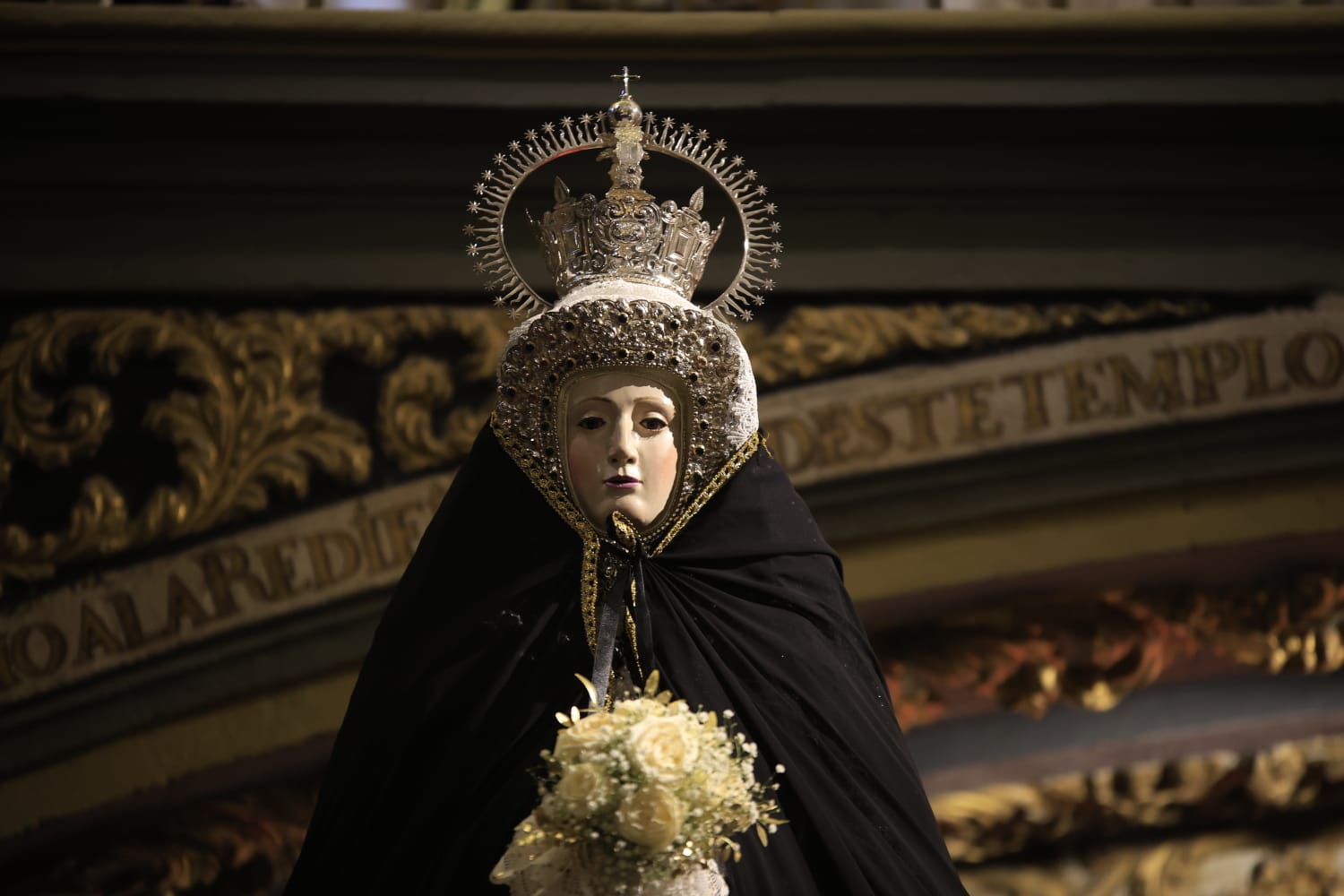 Encuentro privado entre Jesús Resucitado y la Virgen de la Alegría por la lluvia