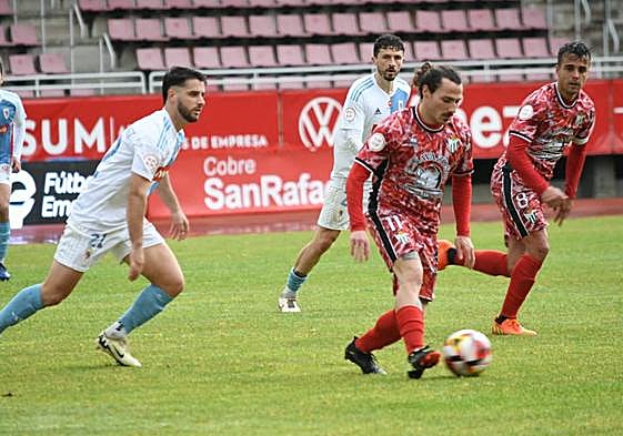 Una acción del Compostela-CD Guijuelo.