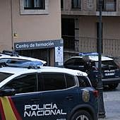 Roban 1.000 euros a una anciana tras abordarla en el portal cuando volvía del banco