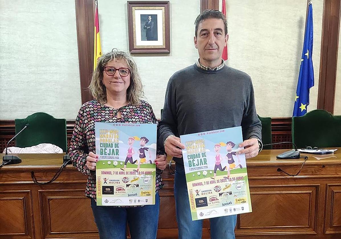 Rubén Martín y Carmen Hernández han presentado la XXXIV edición de la Media Maratón Popular 'Ciudad de Béjar'.