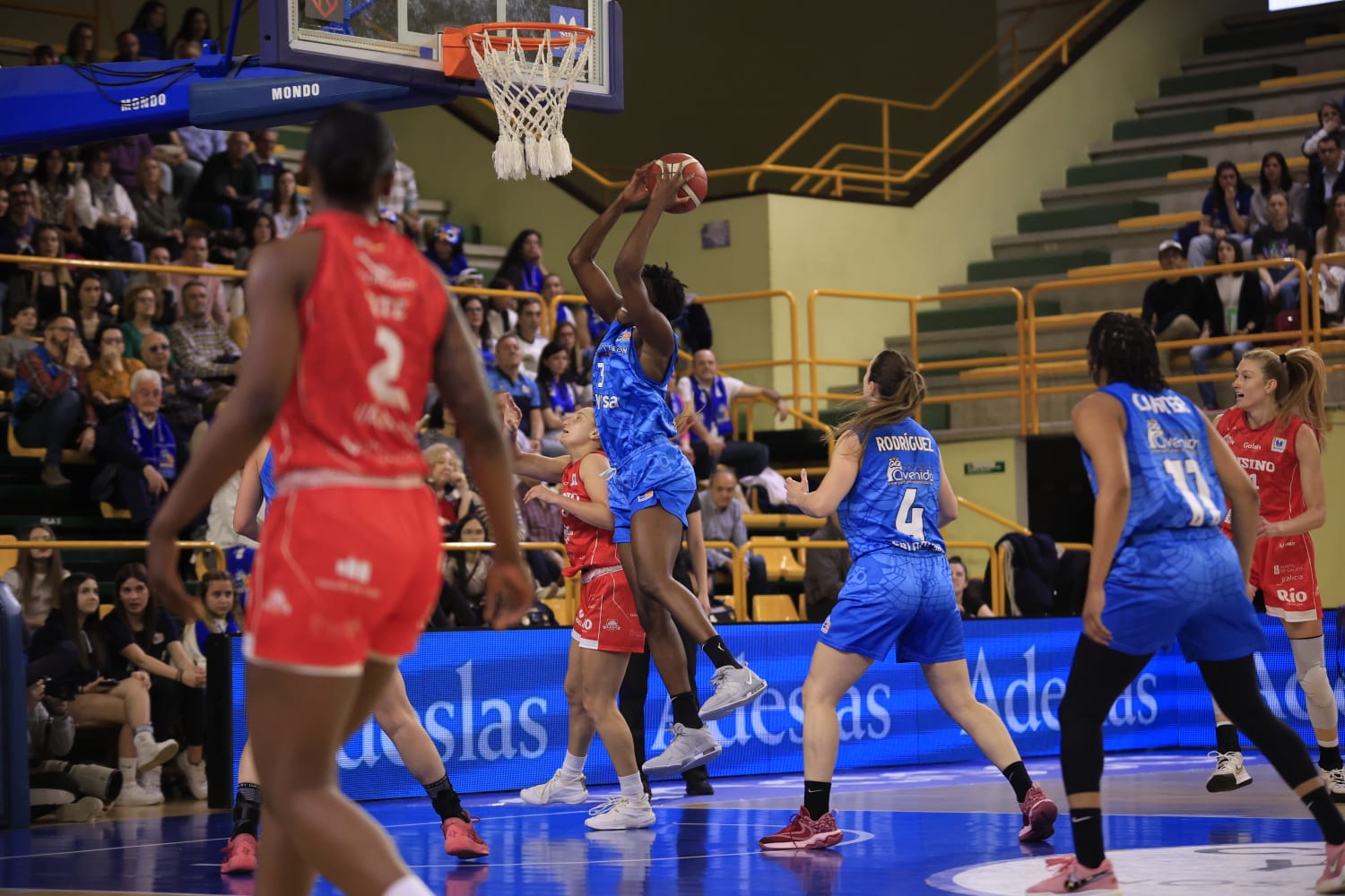 Un Avenida implacable no da oportunidad a Ensino de Lugo