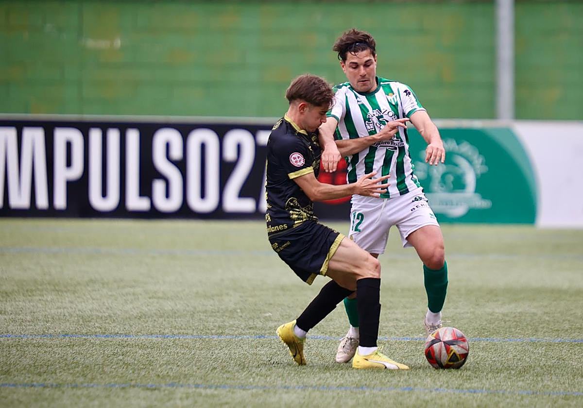 El CD Guijuelo frente al Ourense CF en El Municipal