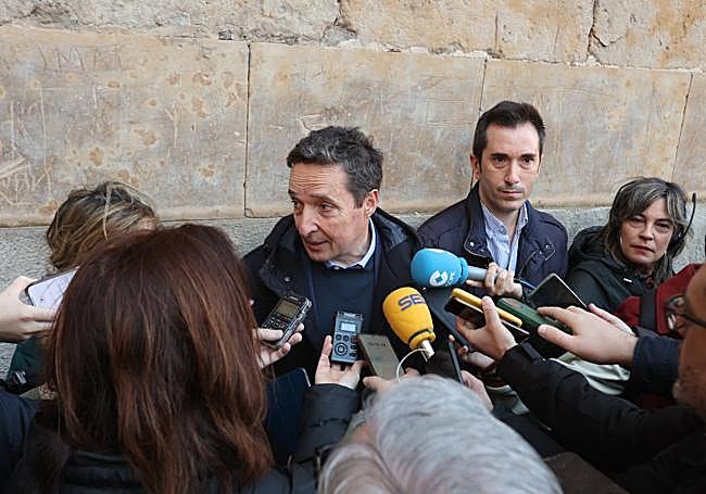 Juan Manuel Corchado ante los medios de comunicación