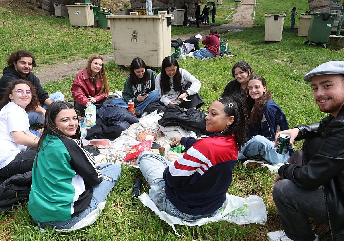 Salamanca desafía a la lluvia el Lunes de Aguas