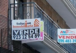 Carteles de ventas de casas en Salamanca.
