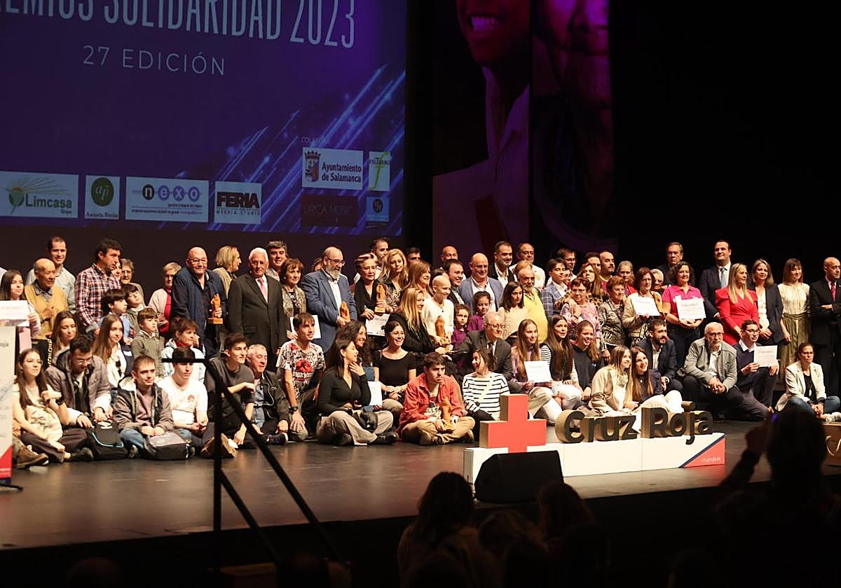 Foto de familia de los premiados