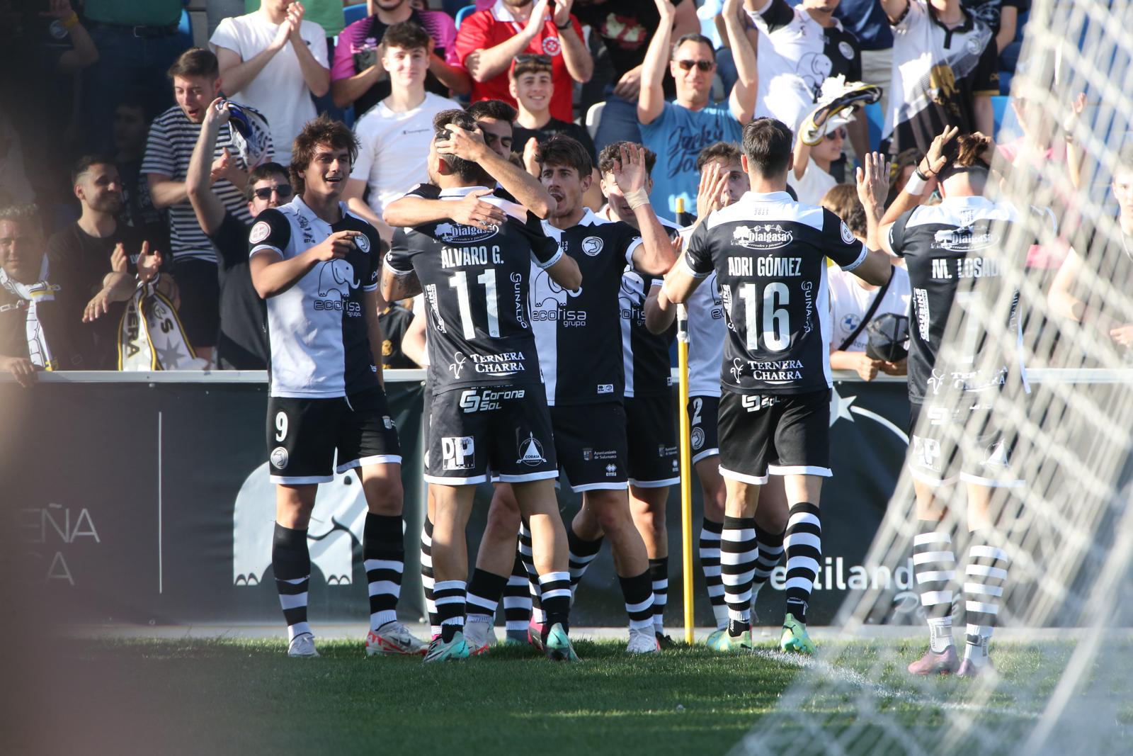 El partido entre Unionistas y el Barça B, en imágenes