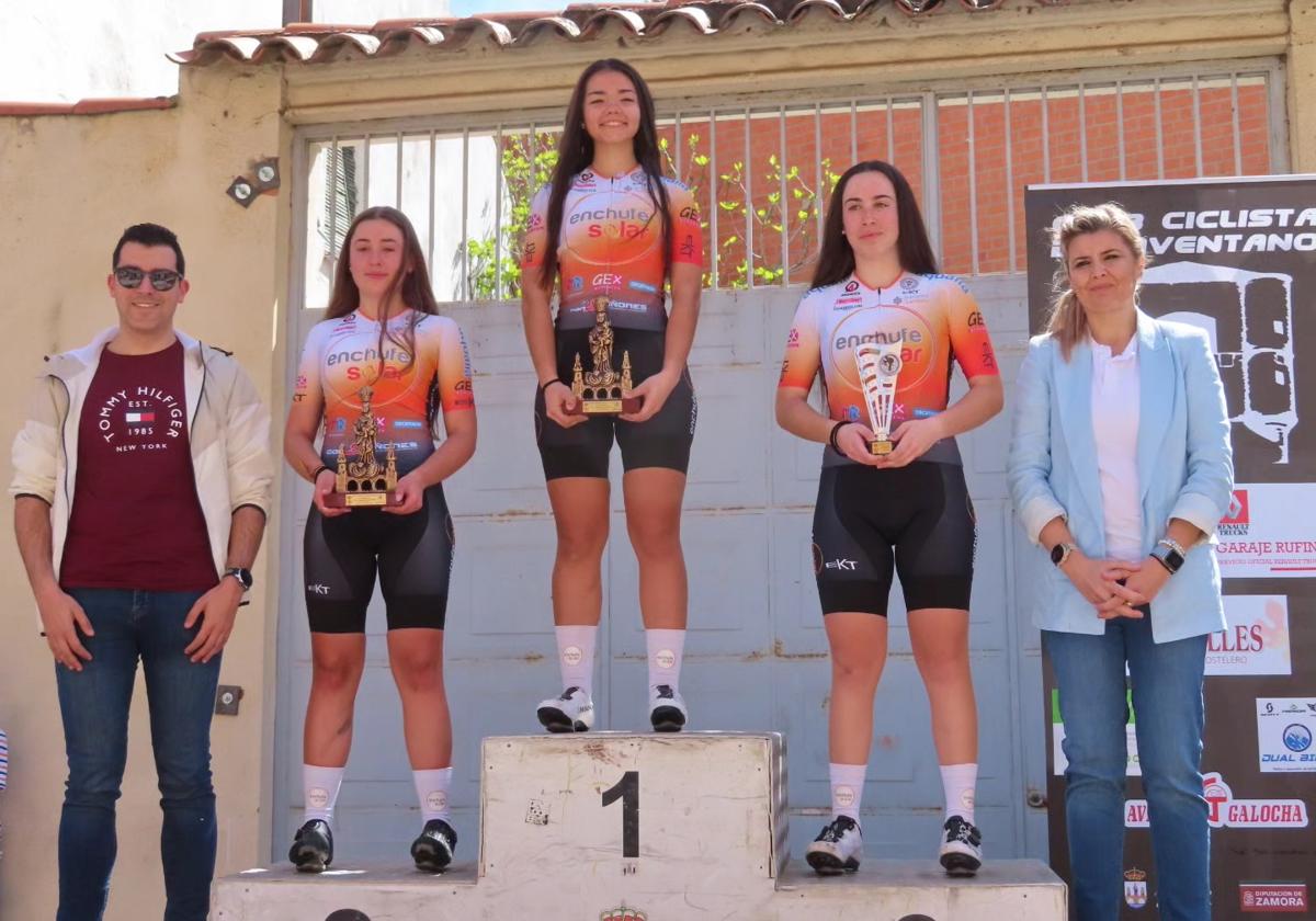 Lucía García, Naiara Vaquero y Lucía Llamas, en el podio.