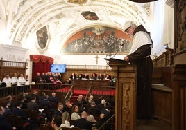 La ceremonia de investidura, presidida por el Gran Canciller y obispo de Ciudad Rodrigo y de Salamanca, Mons. José Luis Retana.