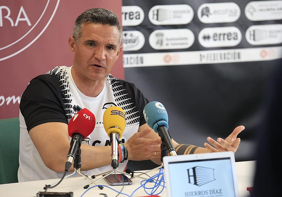 Dani Ponz, entrenador de Unionistas, en la rueda de prensa previa al encuentro