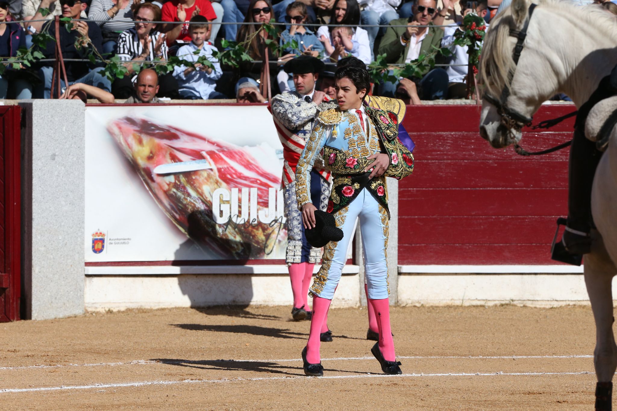 Puerta grande para Marco Pérez en una ilusionante tarde en Guijuelo