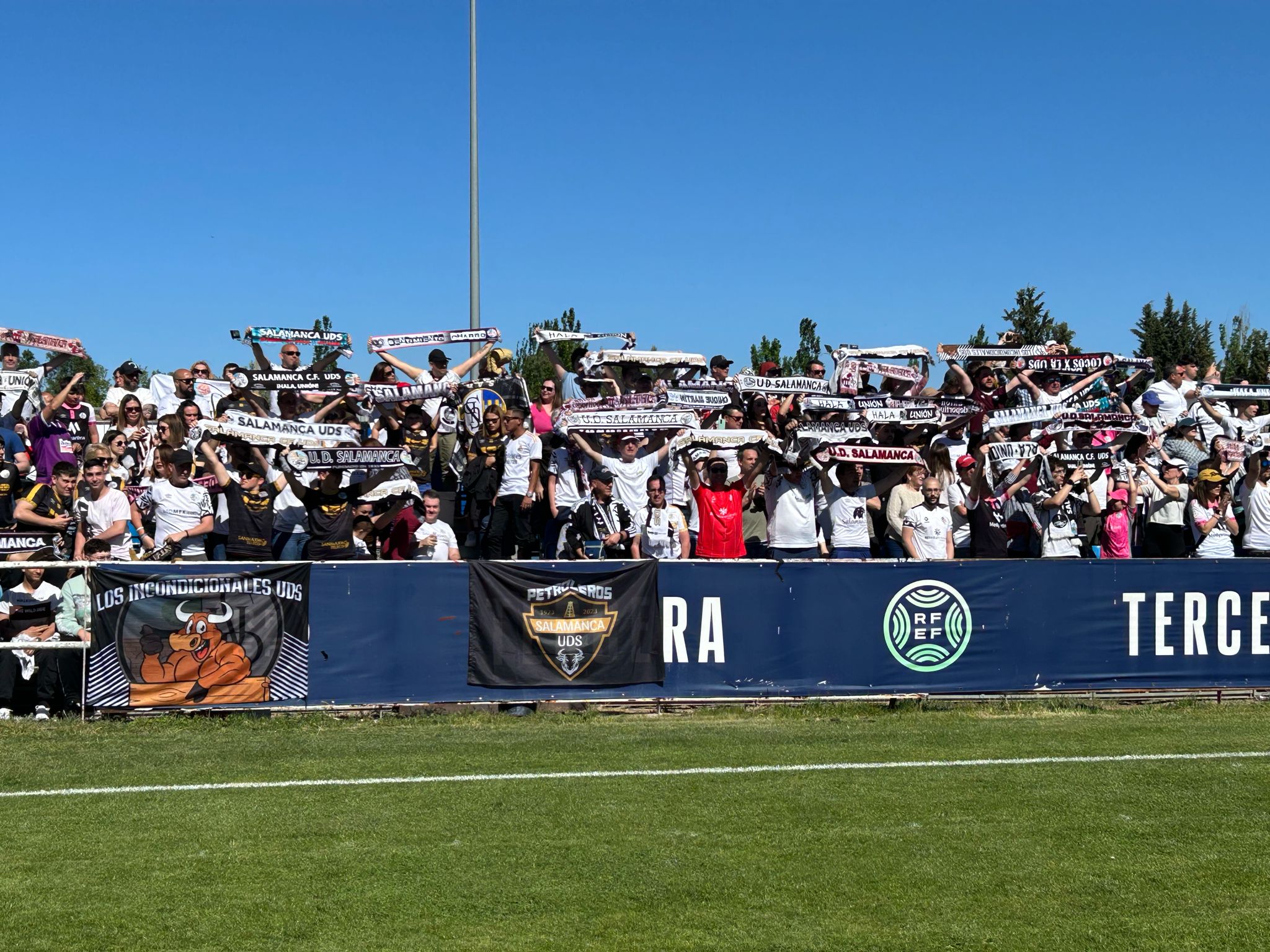 La afición del Salamanca CF UDS se dejan sentir en Tordesillas