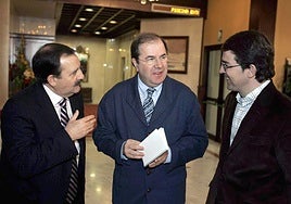 El que fue presidente de la Junta de Castilla y León, Juan Vicente Herrera, el exalcalde de Salamanca, Julián Lanzarote y Alfonso Fernández Mañueco.
