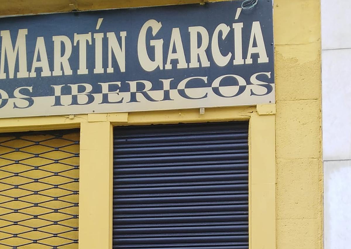 Imagen secundaria 1 - Patrimonio ordena reparar la fachada protegida de Salamanca que fue pintada de amarillo