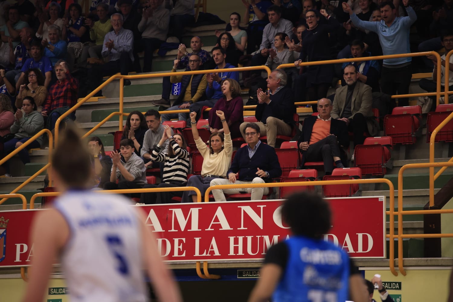 Avenida remonta y jugará las semifinales ante Girona