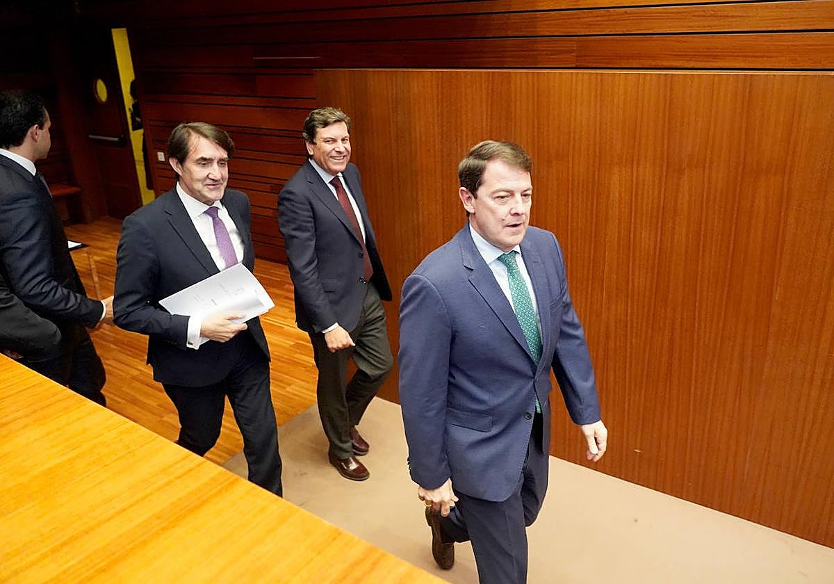 El presidente de la Junta, Alfonso Fernández Mañueco, durante la segunda sesión del Pleno de las Cortes.