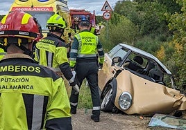 Así ha quedado el coche tras el accidente en el que ha perdido la vida una mujer.