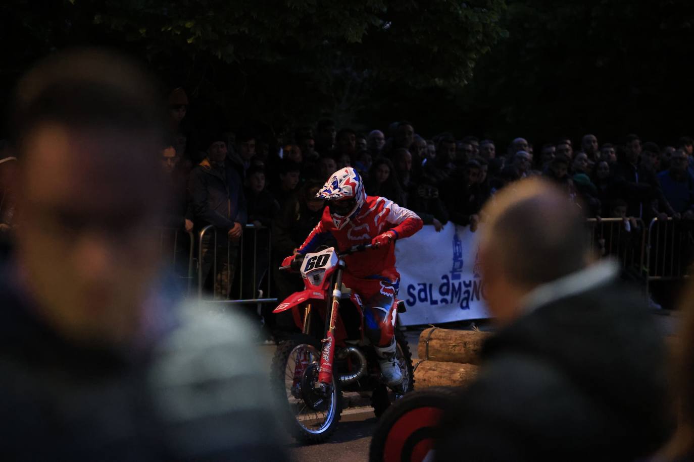 Súper Enduro nocturno en pleno centro de Salamanca