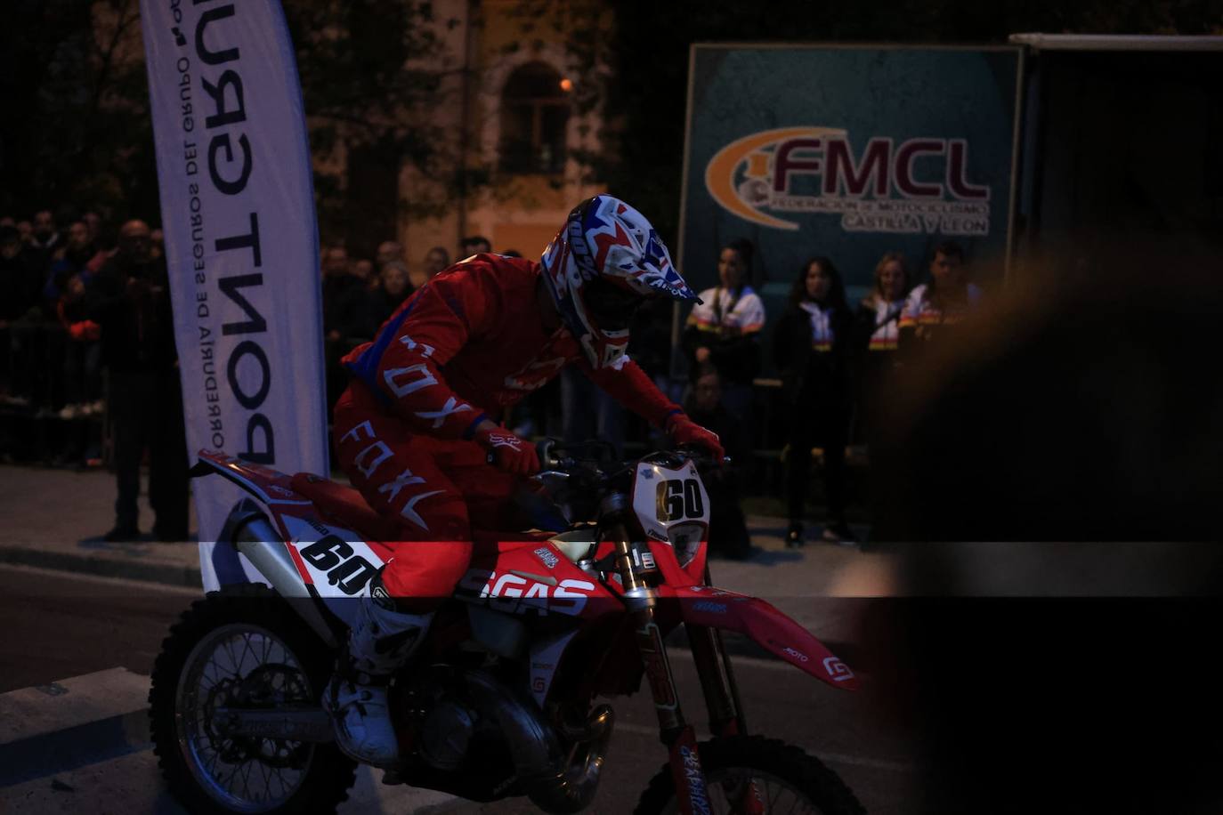 Súper Enduro nocturno en pleno centro de Salamanca