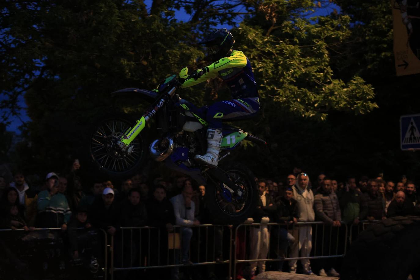 Súper Enduro nocturno en pleno centro de Salamanca