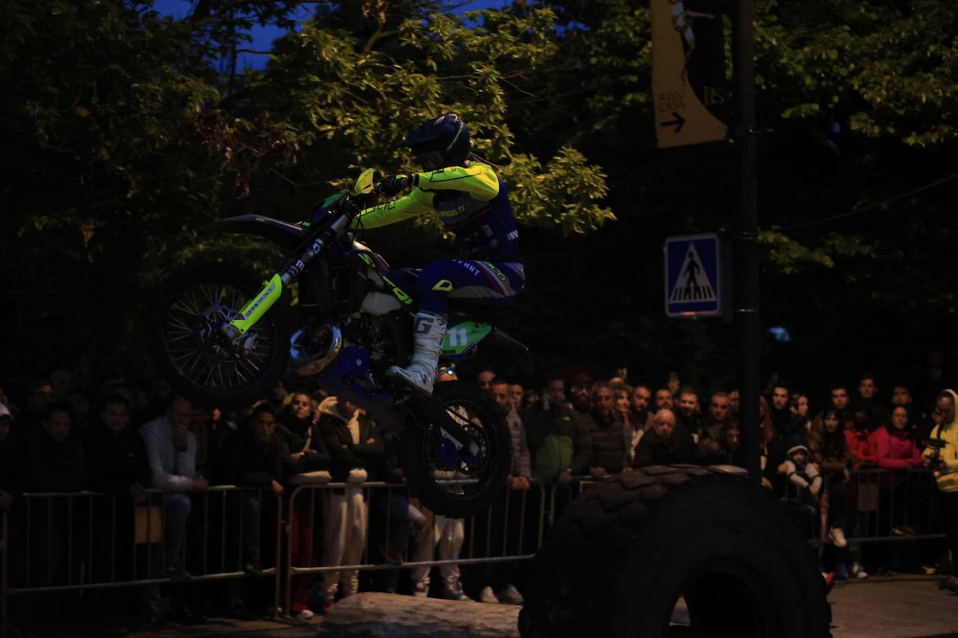 Súper Enduro nocturno en pleno centro de Salamanca