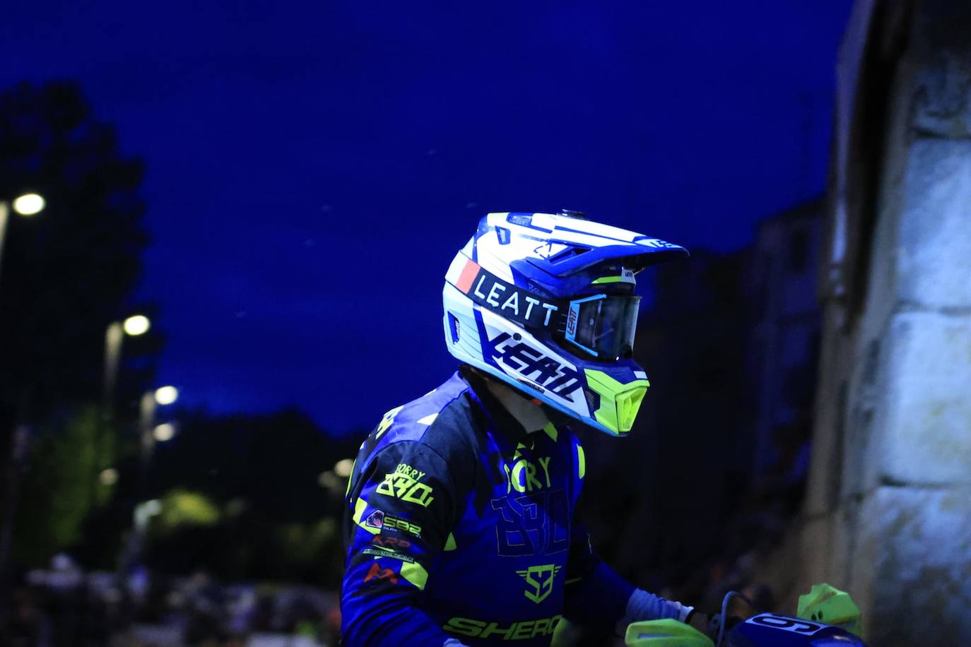 Súper Enduro nocturno en pleno centro de Salamanca