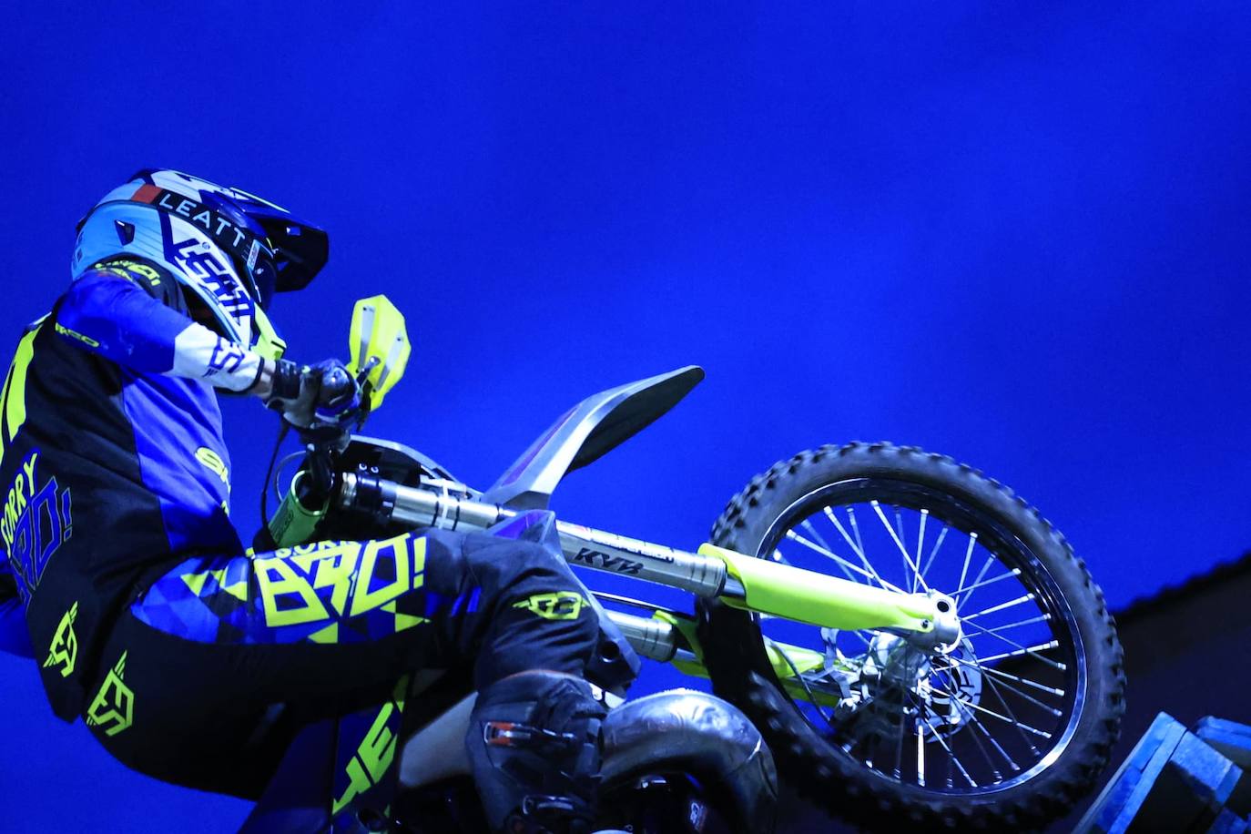 Súper Enduro nocturno en pleno centro de Salamanca