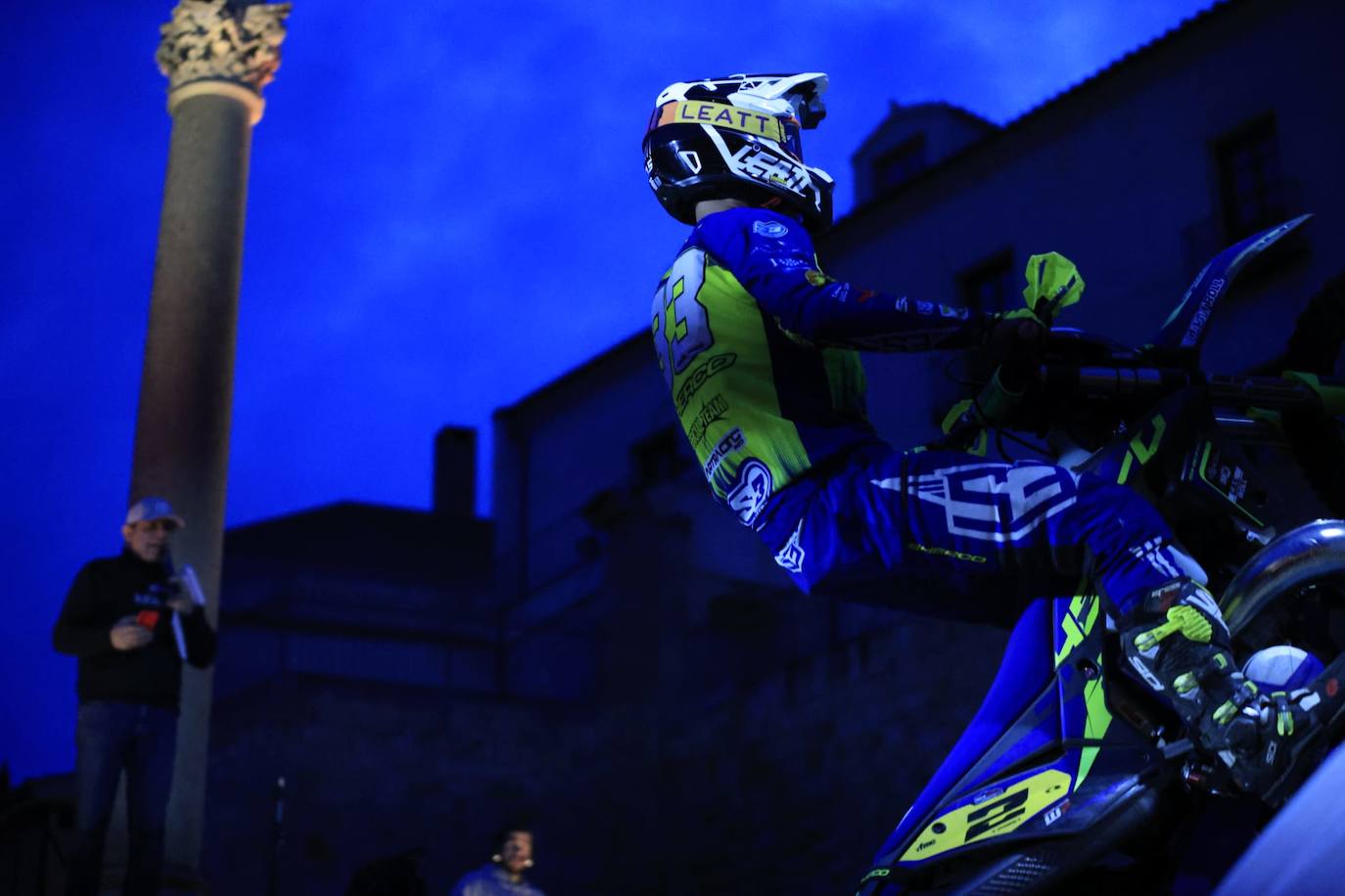 Súper Enduro nocturno en pleno centro de Salamanca