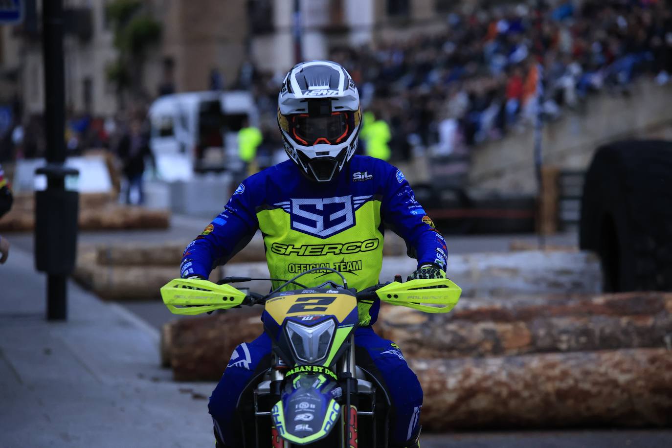 Súper Enduro nocturno en pleno centro de Salamanca