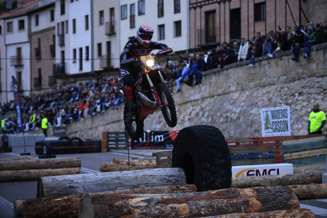 Súper Enduro nocturno en pleno centro de Salamanca