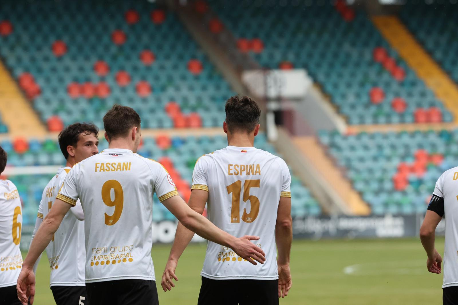 Un Salamanca CF UDS lanzado no se basta y mira ya al playoff de ascenso