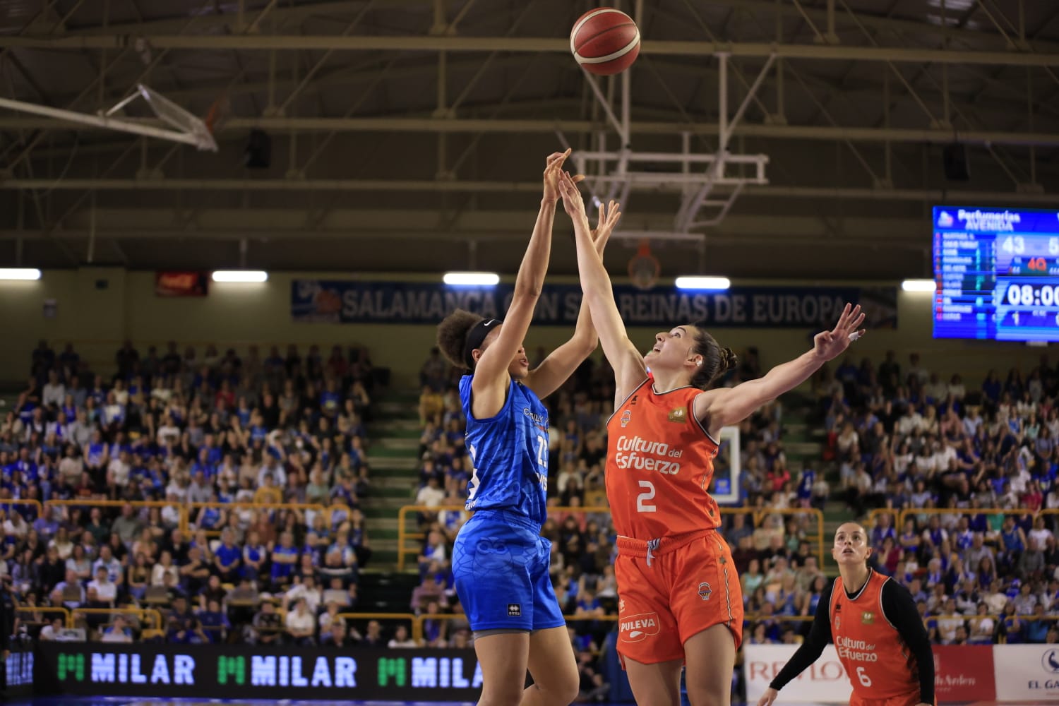 El emocionante partido entre Avenida y Valencia Basket, en imágenes