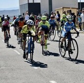 Los ciclistas de las Escuelas de Castilla y León en ruta, protagonistas en Guijuelo
