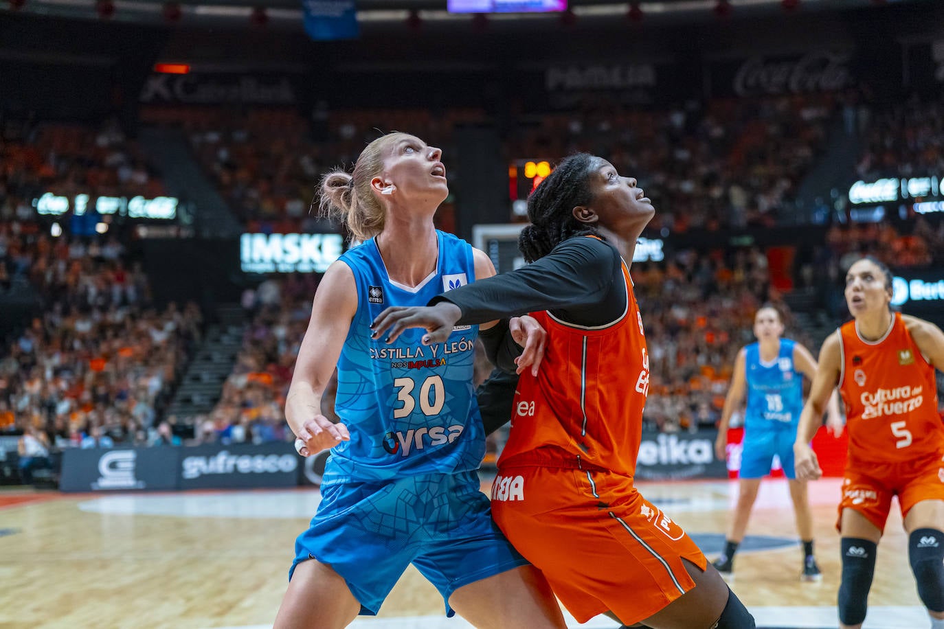El partido entre Avenida y Valencia Basket en imágenes