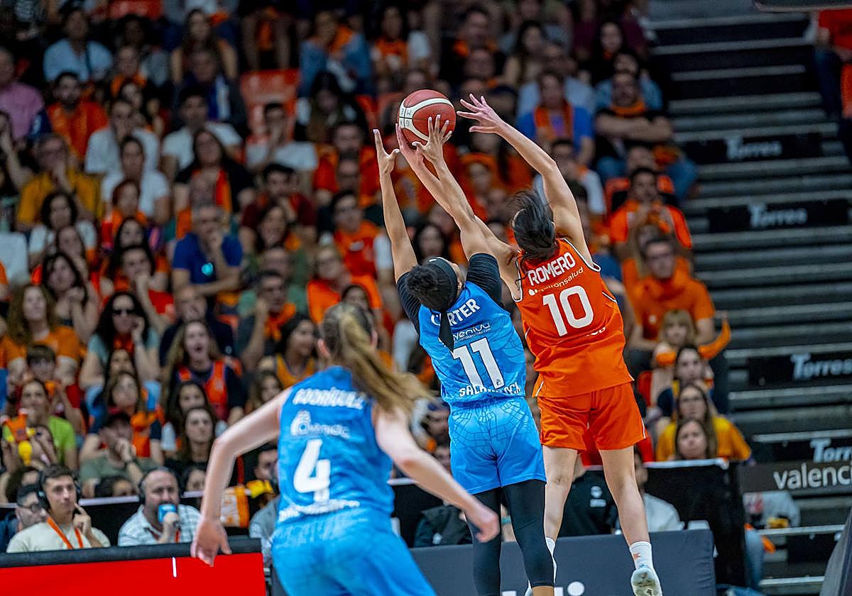 El partido entre Avenida y Valencia Basket en imágenes