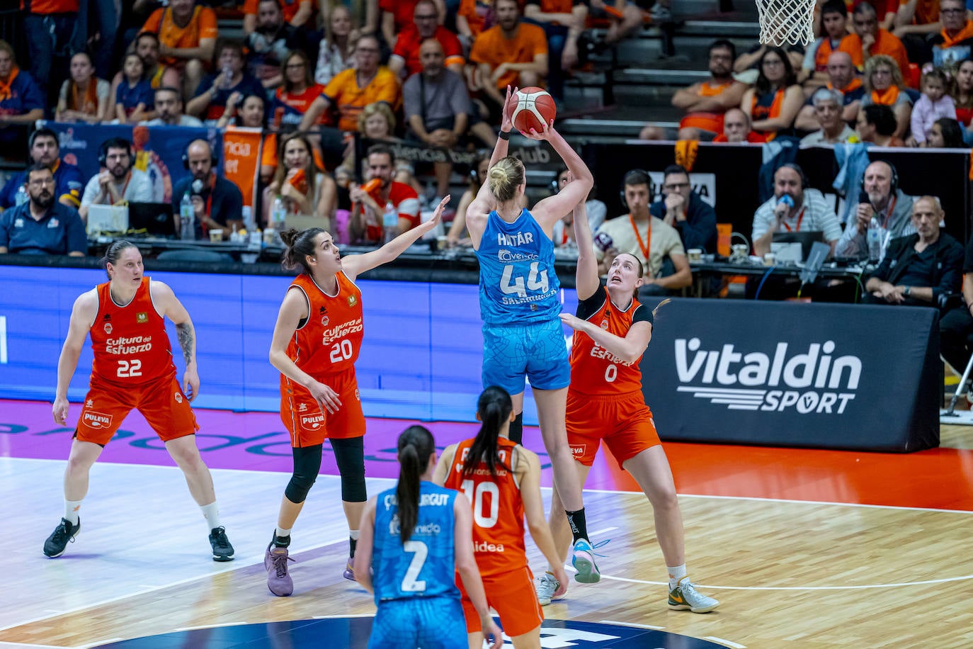 El partido entre Avenida y Valencia Basket en imágenes