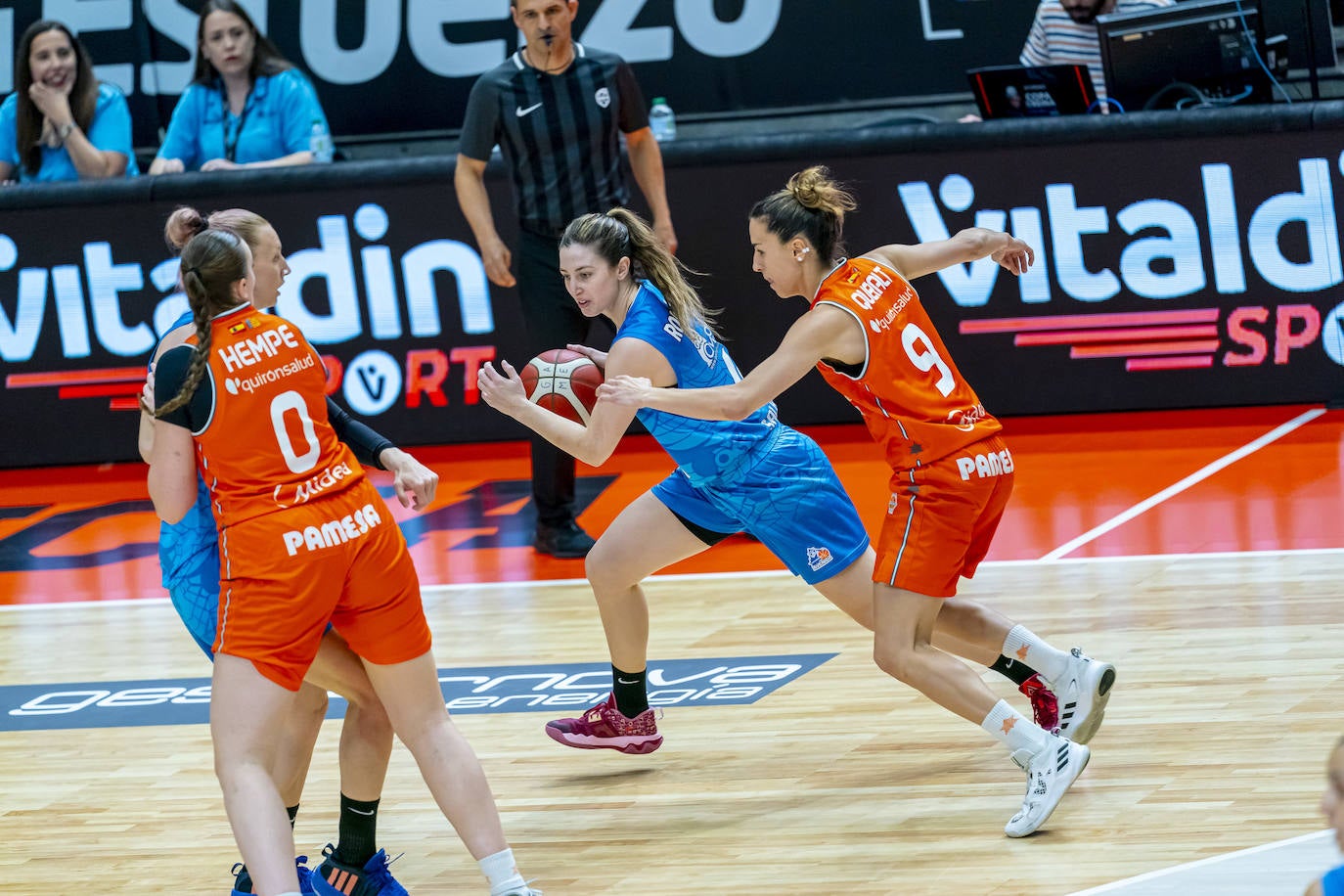 El partido entre Avenida y Valencia Basket en imágenes