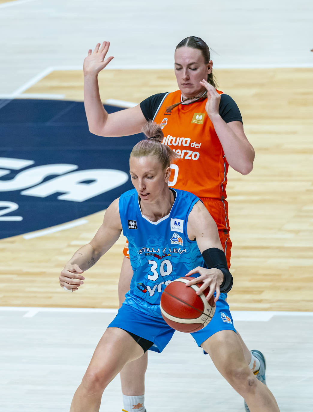 El partido entre Avenida y Valencia Basket en imágenes