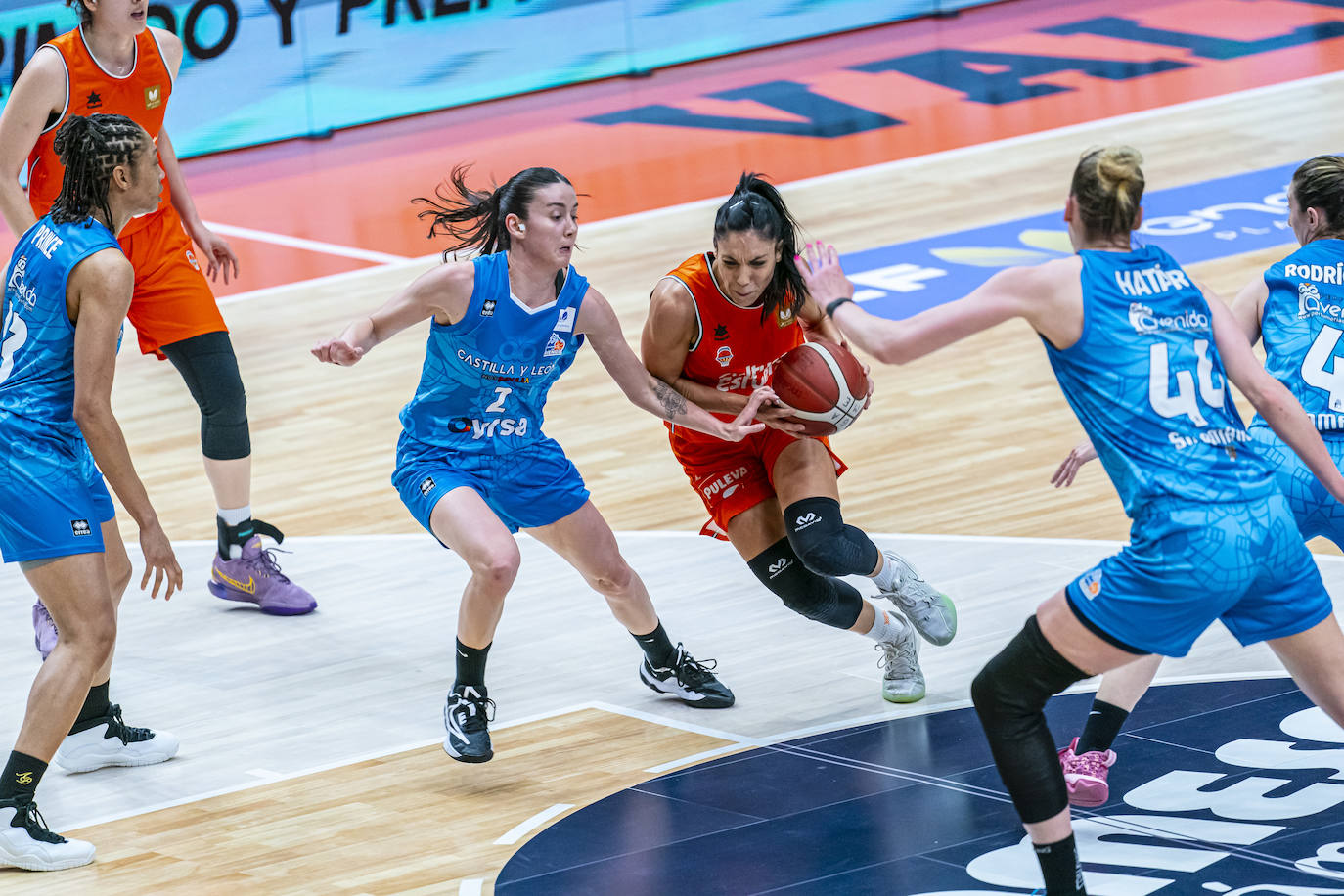 El partido entre Avenida y Valencia Basket en imágenes