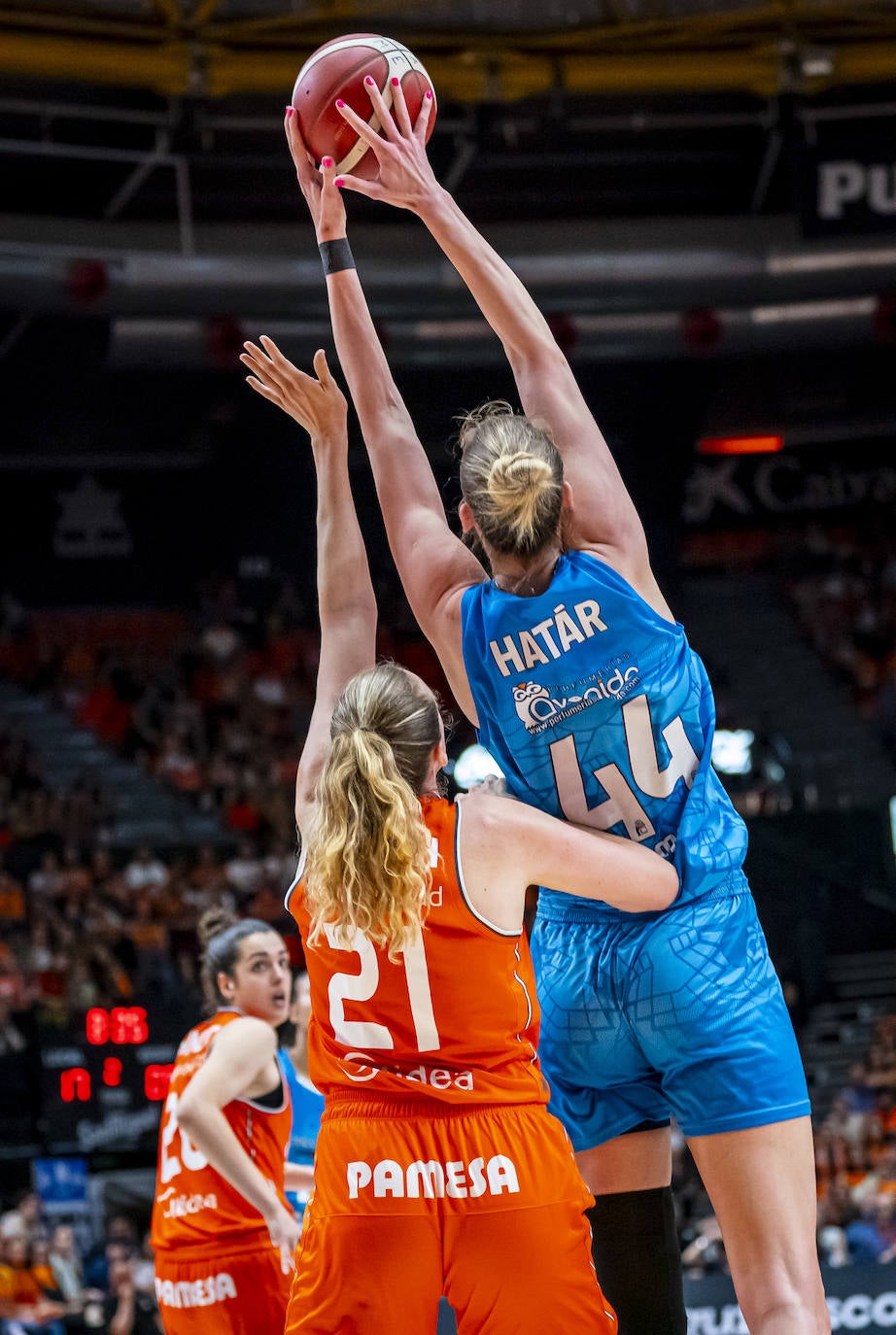 El partido entre Avenida y Valencia Basket en imágenes